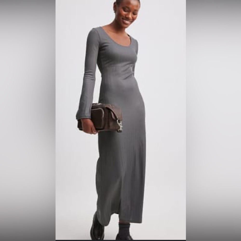Tommy Bahama Charcoal Long Sleeve Dress
Caja 4